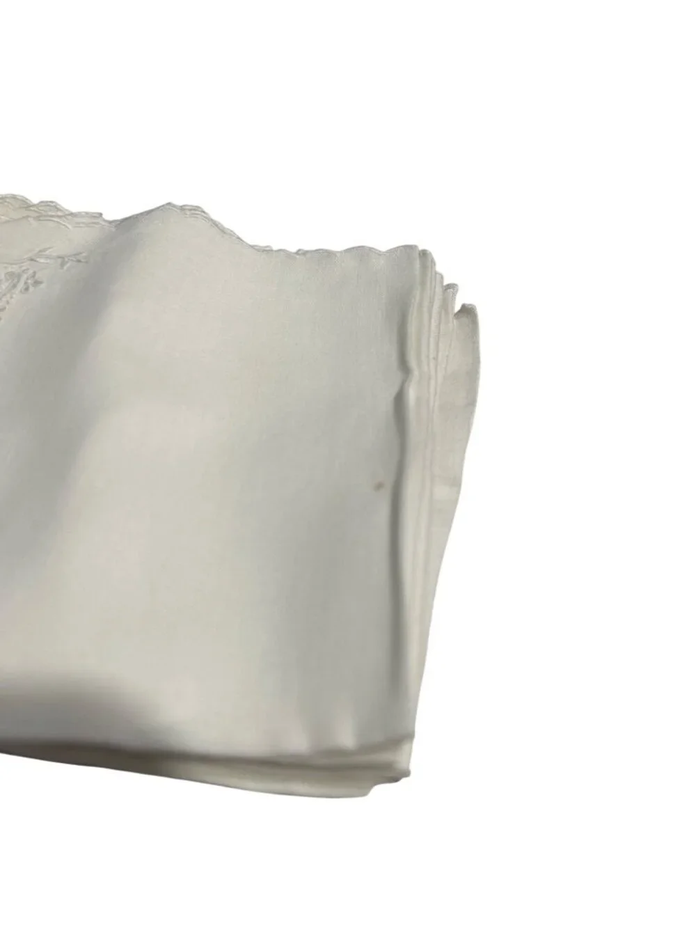 Set of 12 Vintage White Embroidered Napkins / Handkerchief Set With Scalloped Ed